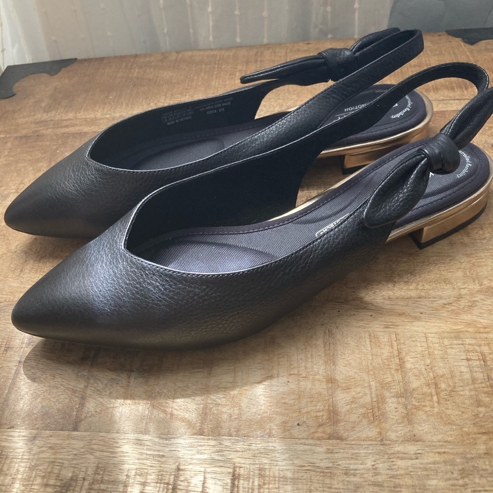 Rockport *never been worn* WIDE slingbacks